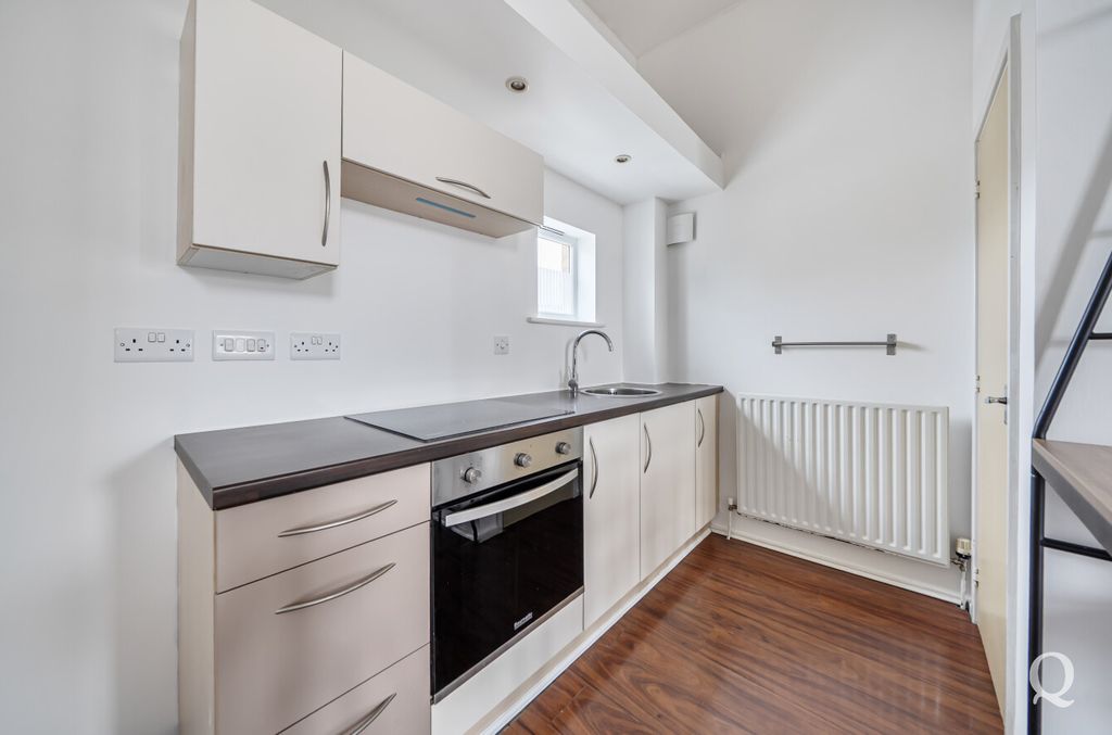 Property photo 2 of 15 Aab86828-Bee2-499...