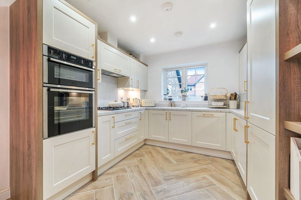 Property photo 3 of 24