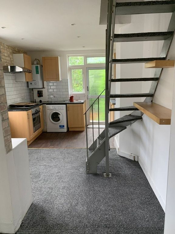 Property photo 1 of 7 Kitchen Living /Din