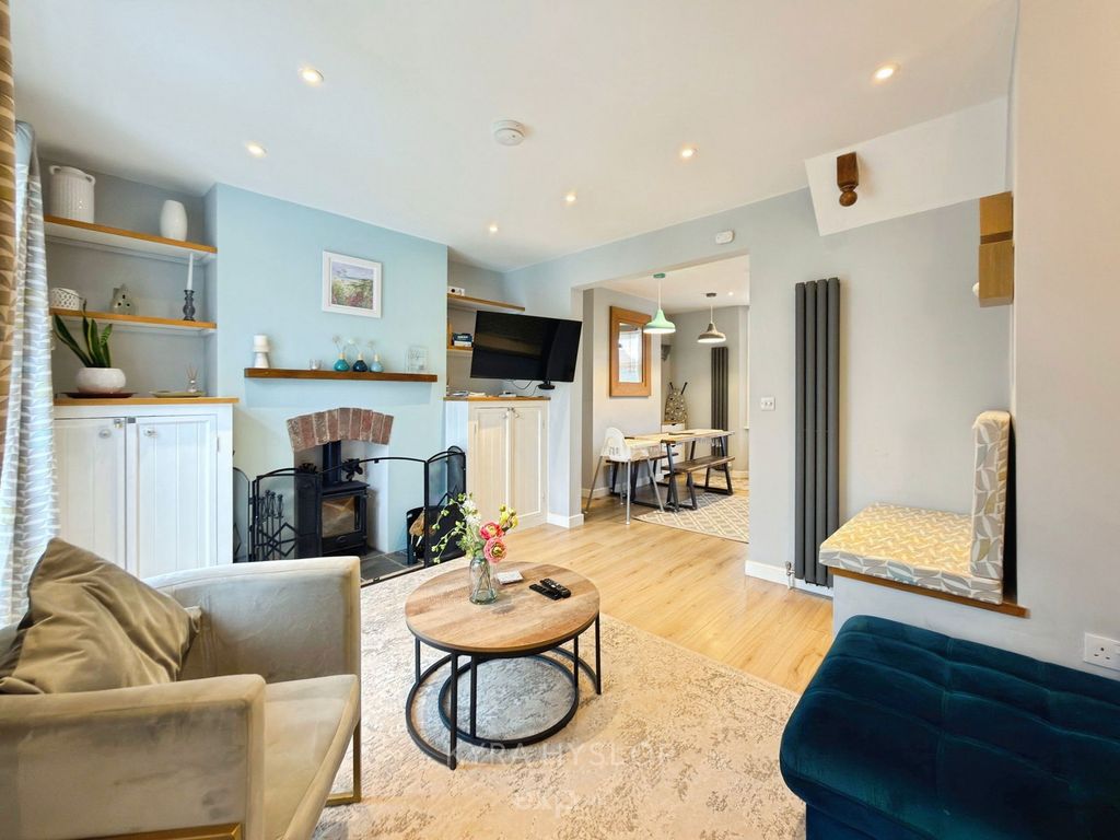 Property photo 2 of 27