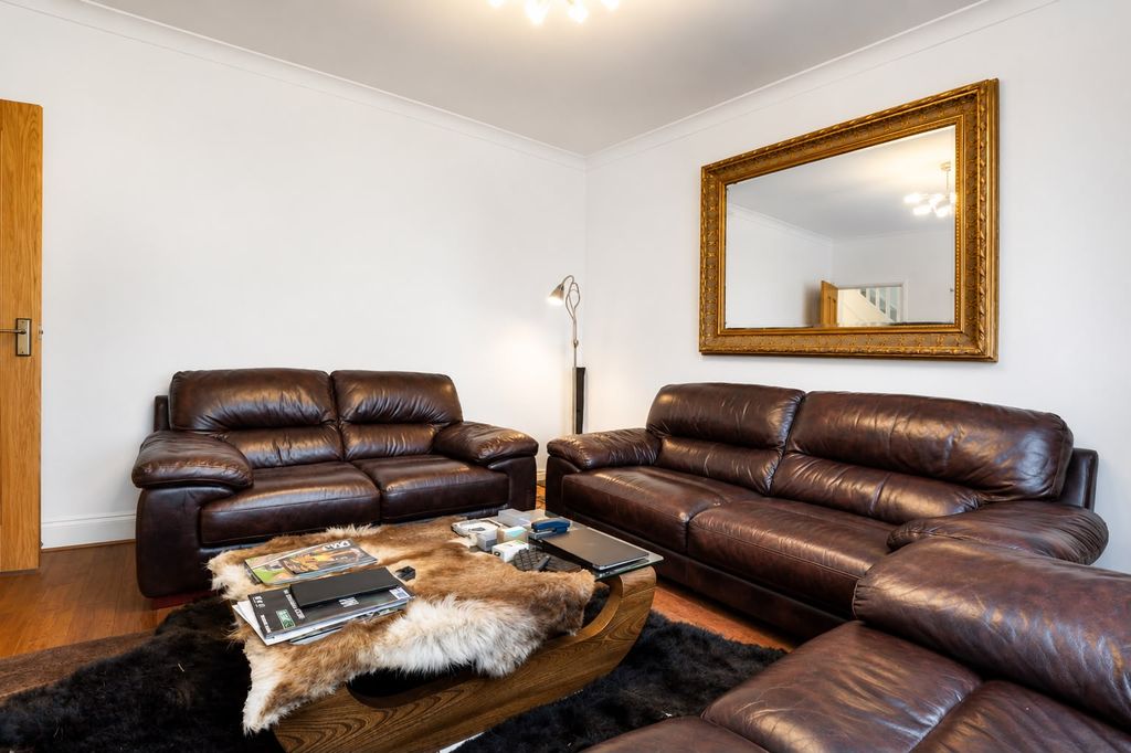Property photo 2 of 29 180310