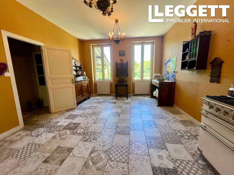 Property photo 2 of 10