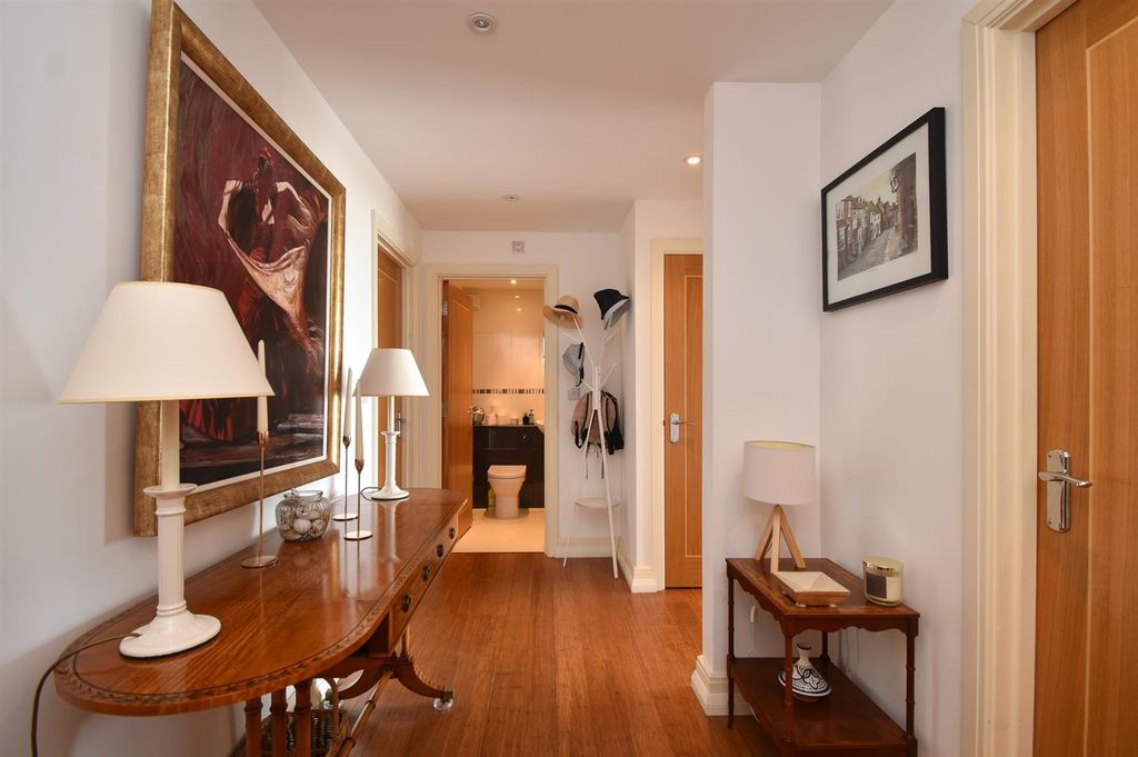 Additional image 9 of 2 bed flat for saleRock-A-Nore Road, Hastings TN34