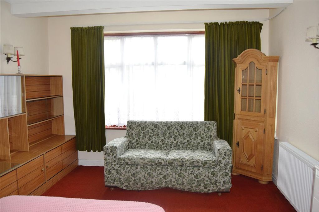 Property photo 3 of 8 Gallery