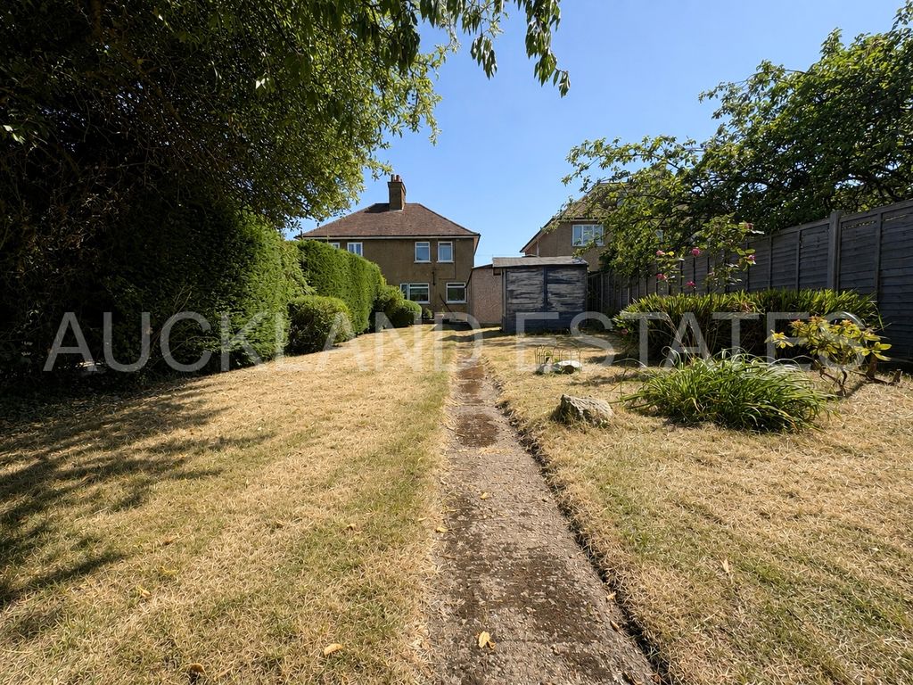 Property photo 2 of 15 Image00004