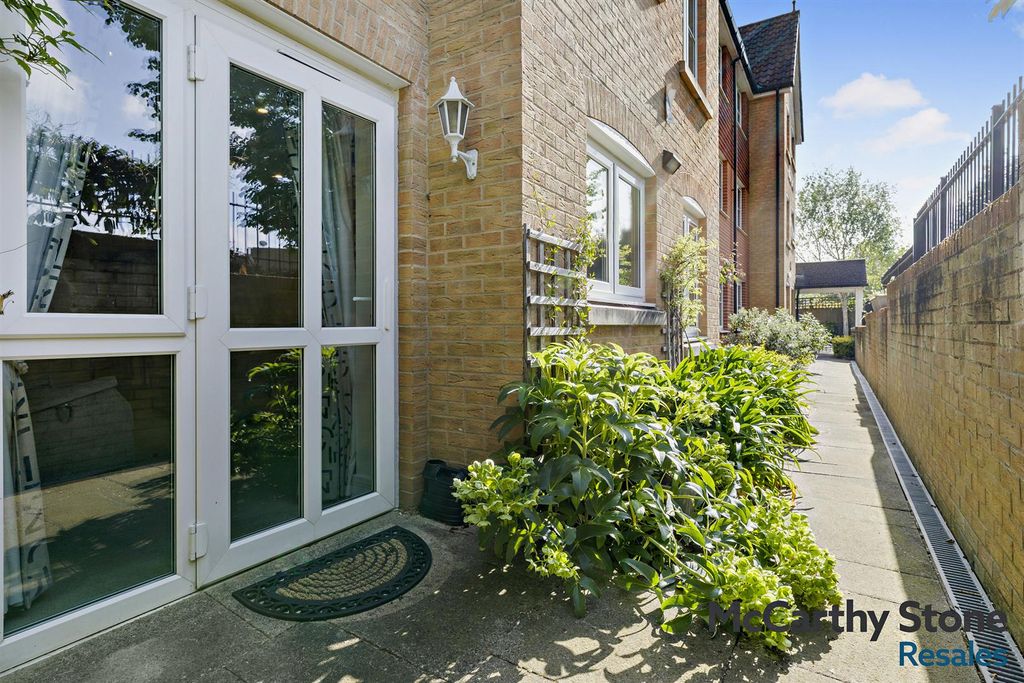 Property photo 1 of 10 8689054-Exterior02-800.Jpg