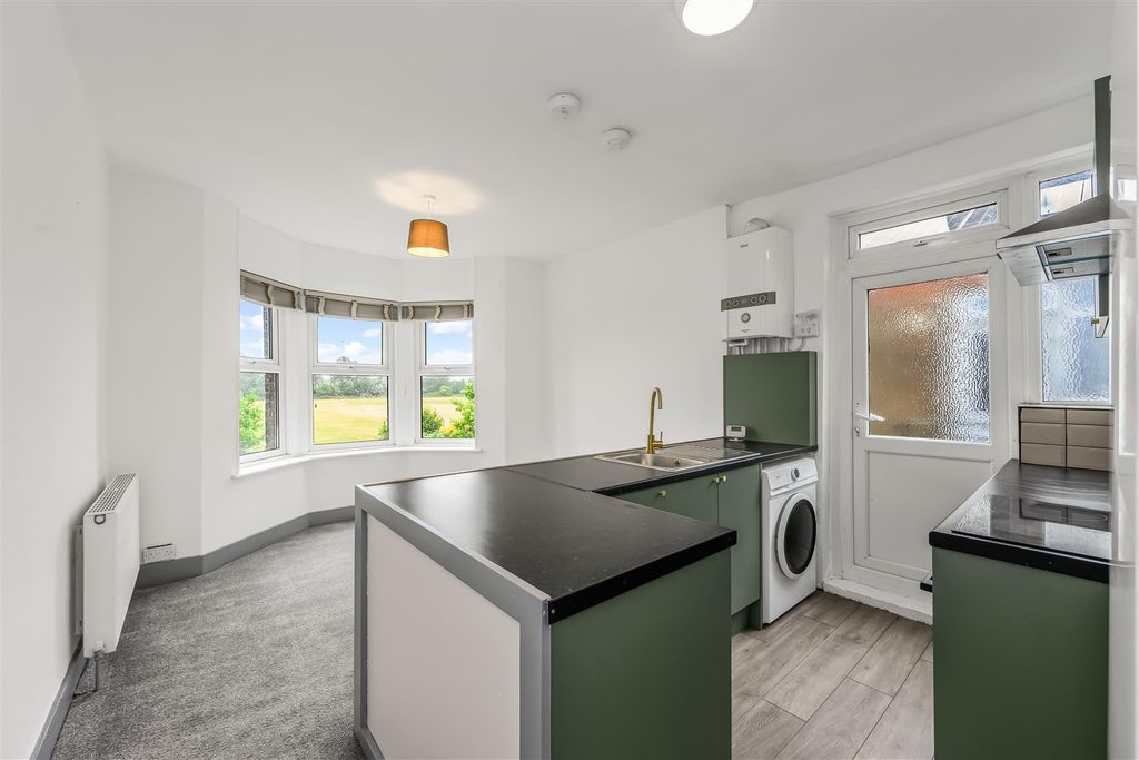 Property photo 2 of 23 153 Edward Road-14.Jpg