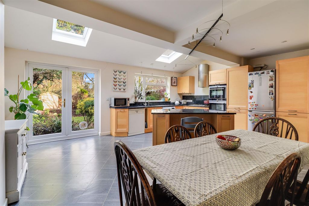 Property photo 3 of 18 Kitchen/ Dining Room
