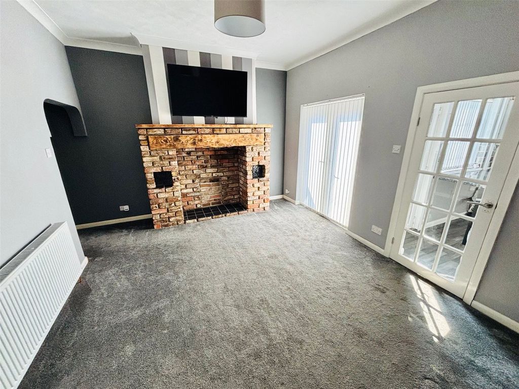 Property photo 3 of 12 Lounge