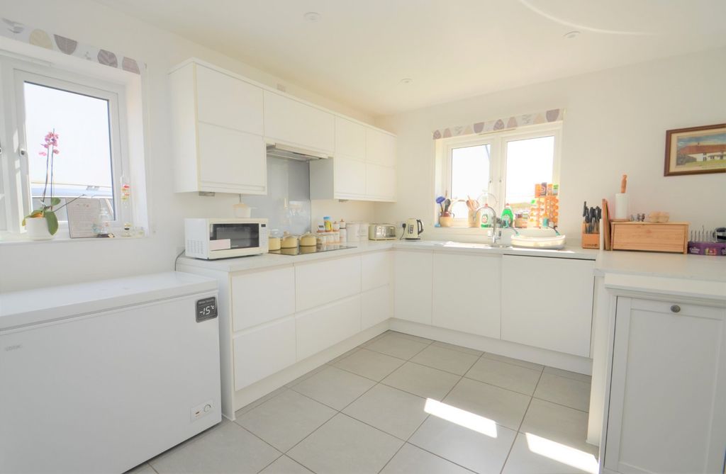 Property photo 3 of 16 Kitchen/Dining Room