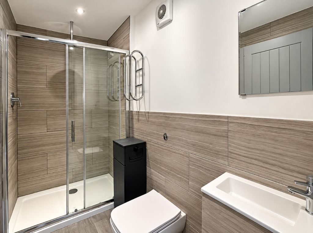 Property photo 3 of 5 Bathroom