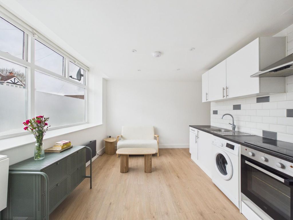 Property photo 2 of 13 Cam01530G0-Pr0420-Still012.Jpg