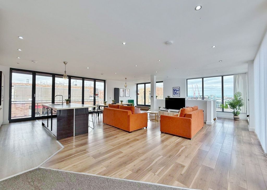 Property photo 1 of 24 Photo 10