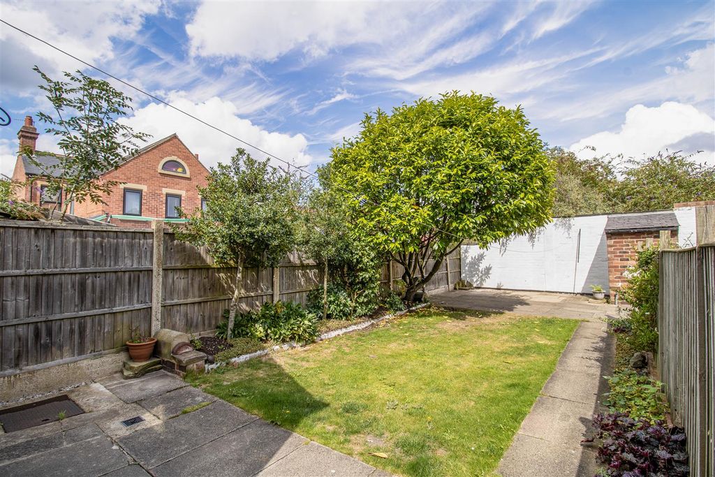 Property photo 2 of 9 Outside