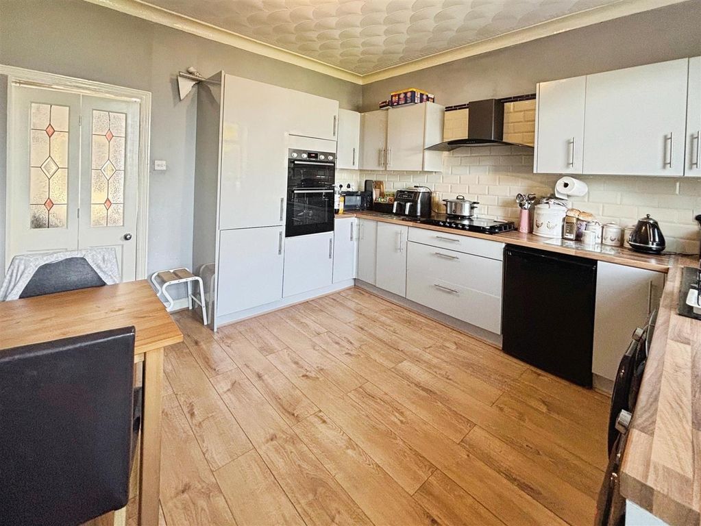 Property photo 2 of 18 Kitchen/Diner