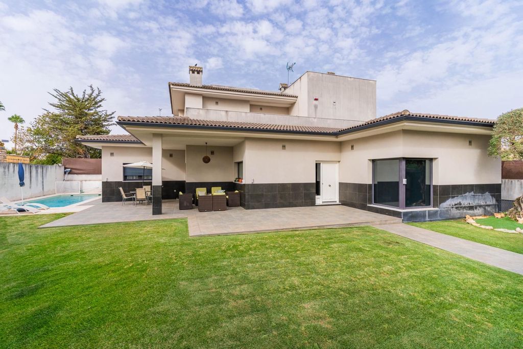 Property photo 1 of 91