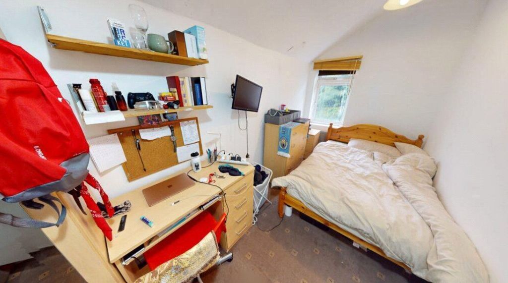 Property photo 1 of 6 Bedroom