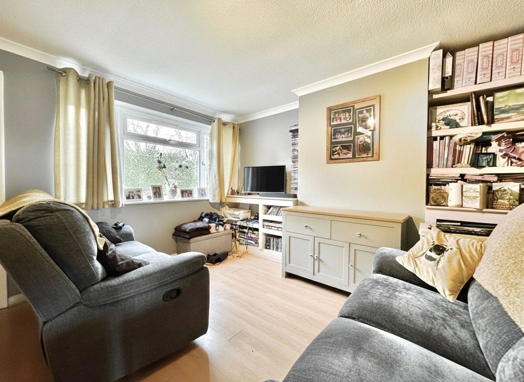 Property photo 2 of 8 Picture No. 13