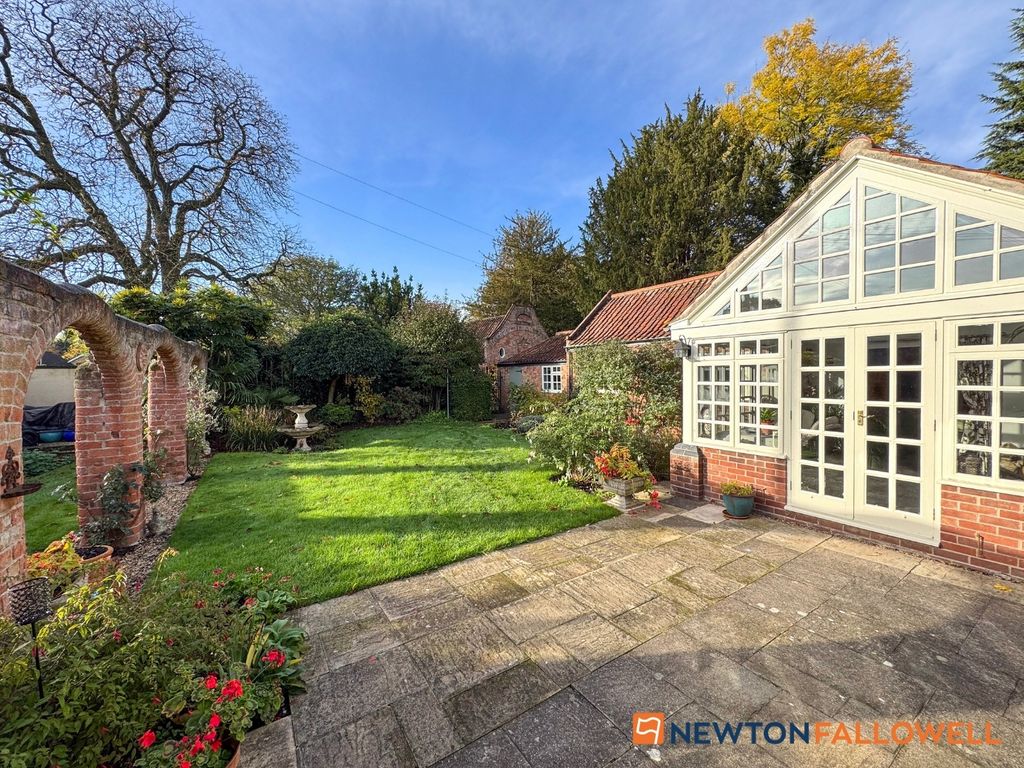 Property photo 3 of 25