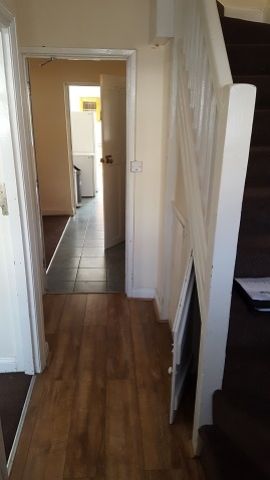 Property photo 2 of 11 Entrance Hall