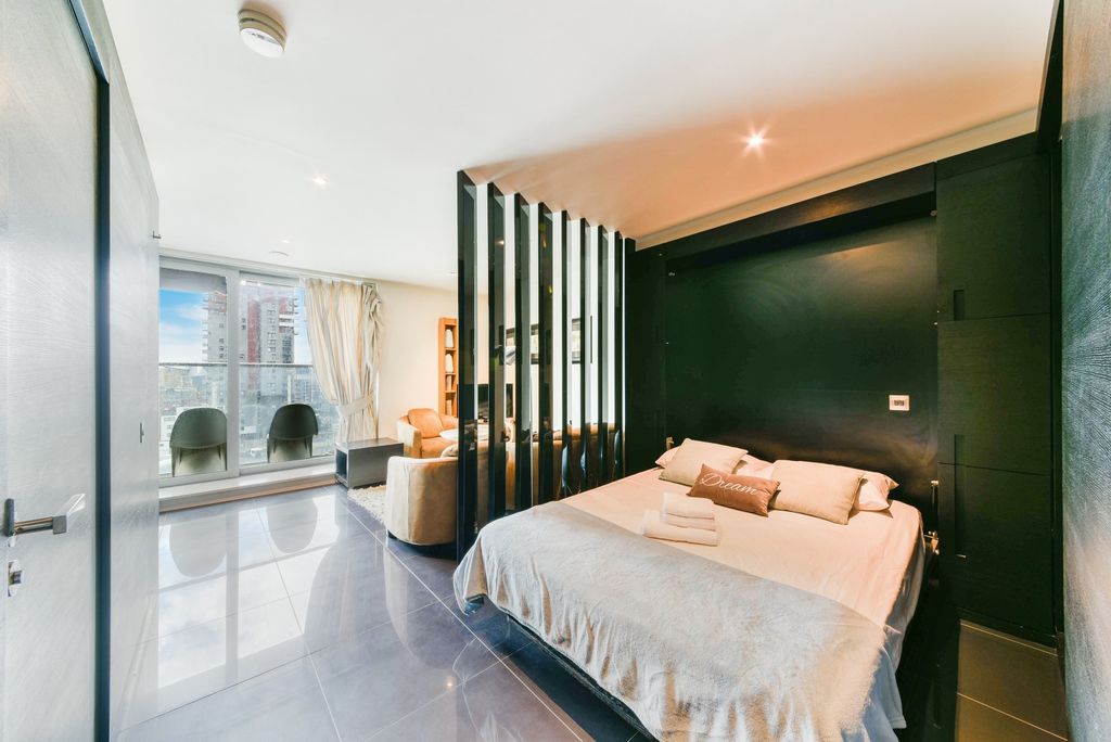 Property photo 3 of 7 Sleepign Area