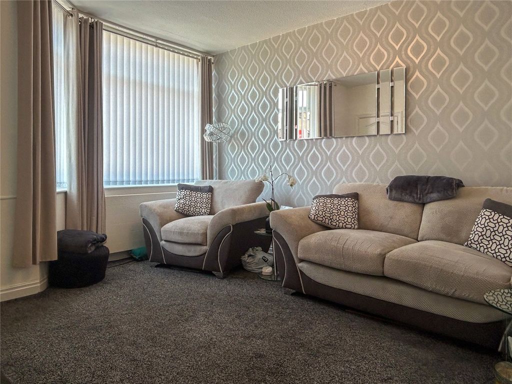 Property photo 3 of 17 Living Room