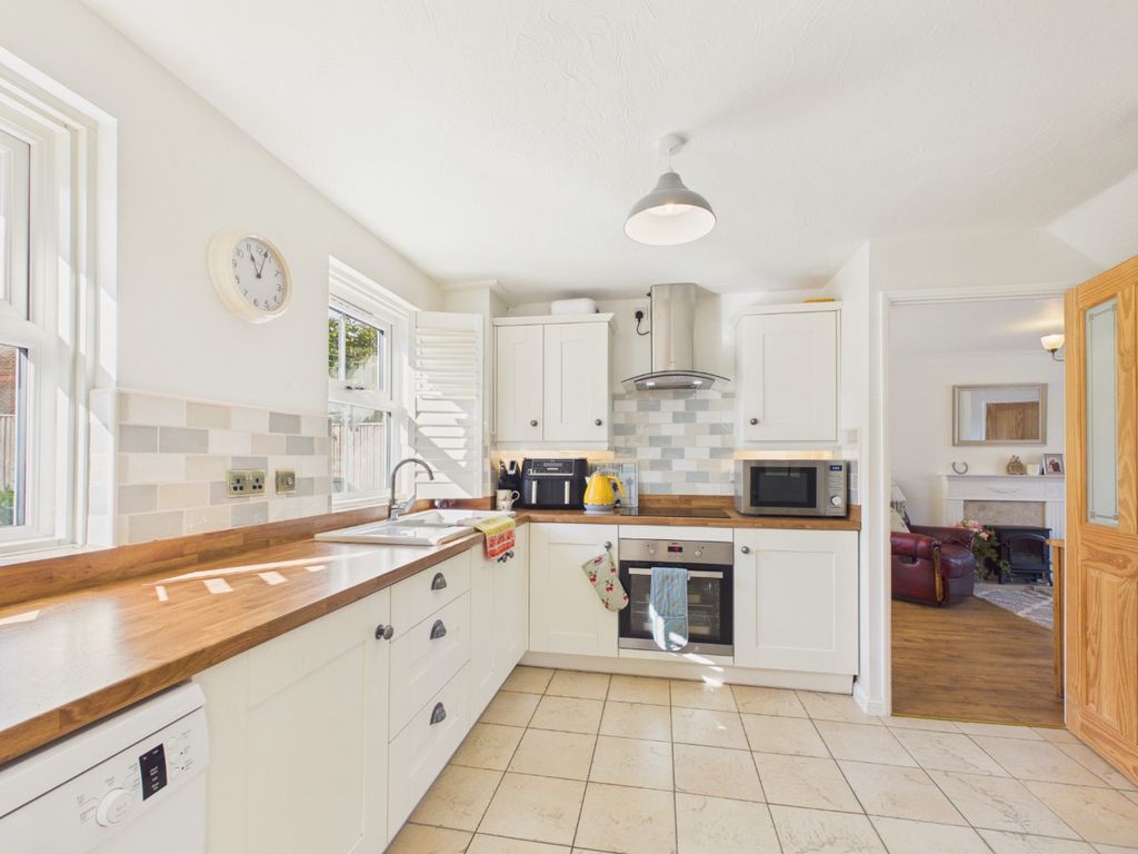 Property photo 2 of 19 5520192