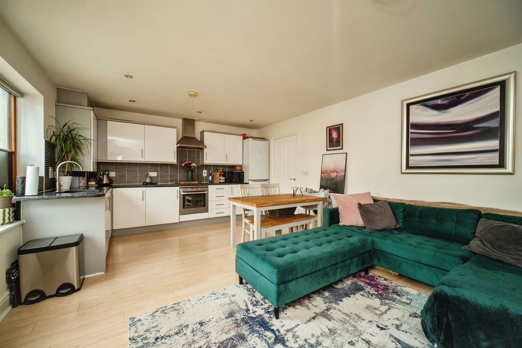 Property photo 2 of 11