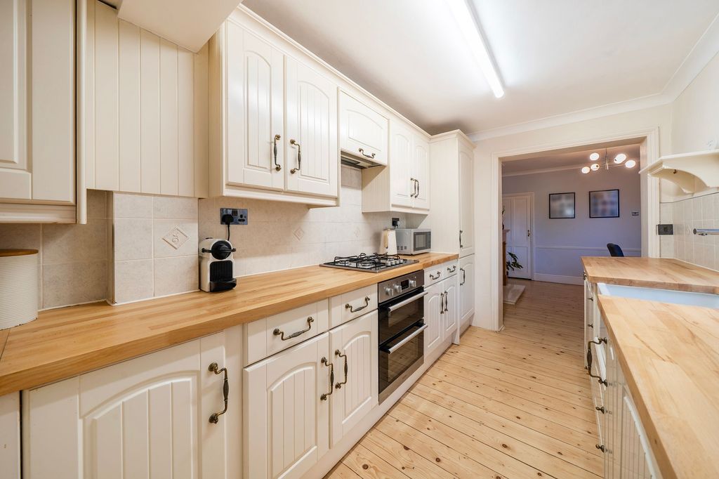 Property photo 3 of 21