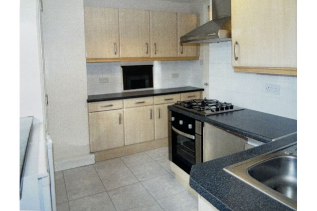 Property photo 3 of 12 Kitchen