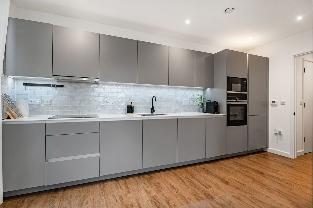 Property photo 3 of 24 Reception/Kitchen