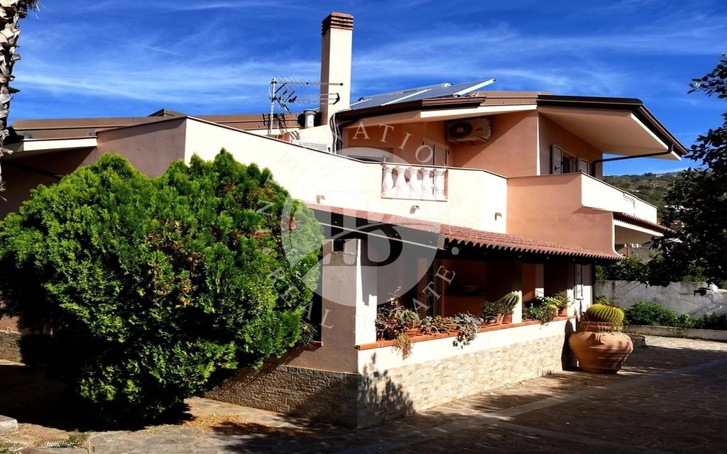 Property photo 3 of 23