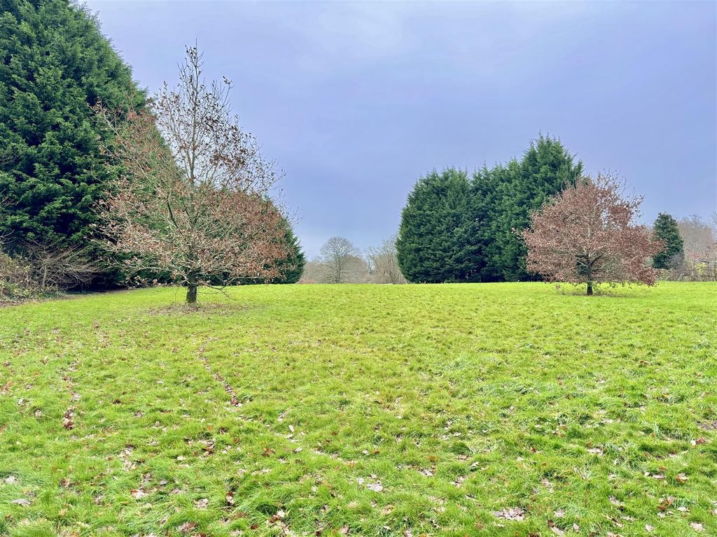 Property photo 2 of 8