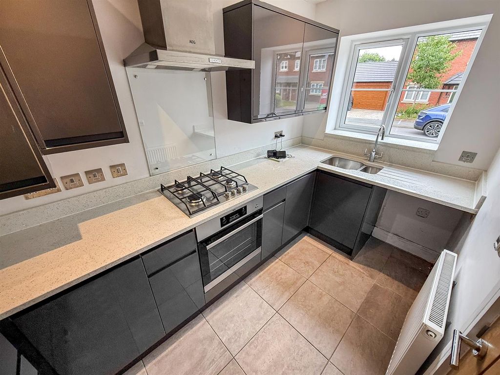 Property photo 3 of 12 Kitchen