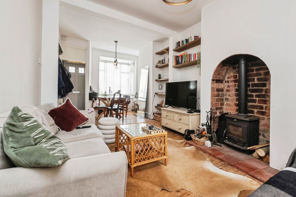 Property photo 2 of 12 Pbox-Img.Jpg