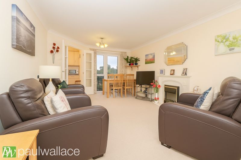 Property photo 2 of 9 Lounge / Diner