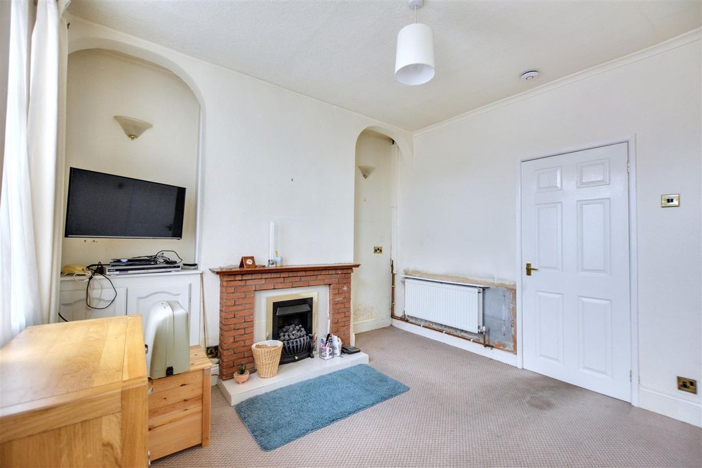 Property photo 2 of 14 Lounge