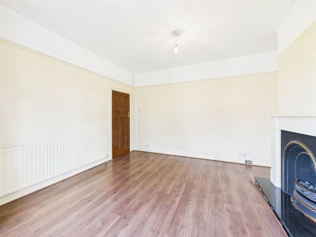 Property photo 3 of 22 Picture No. 11