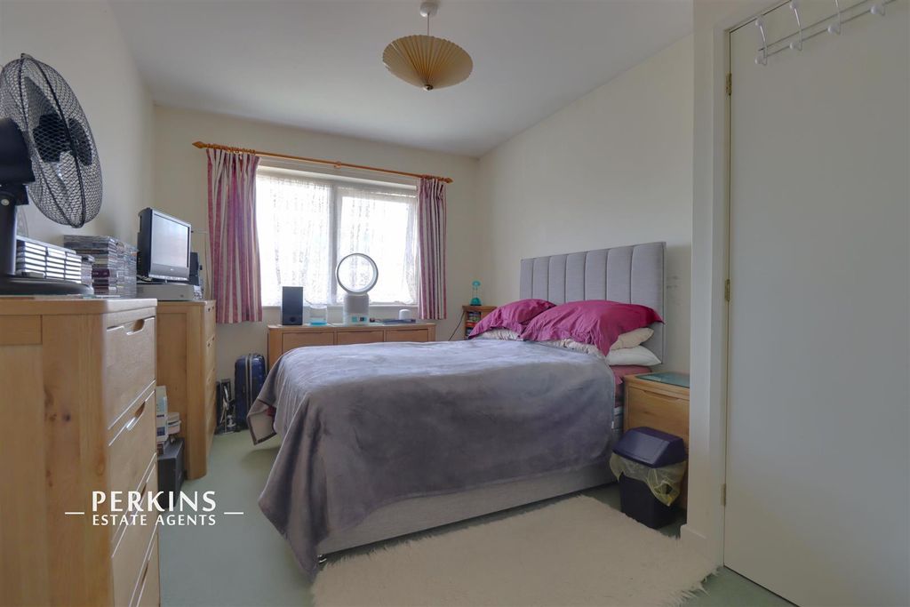 Property photo 3 of 5 Bed 1..Jpg