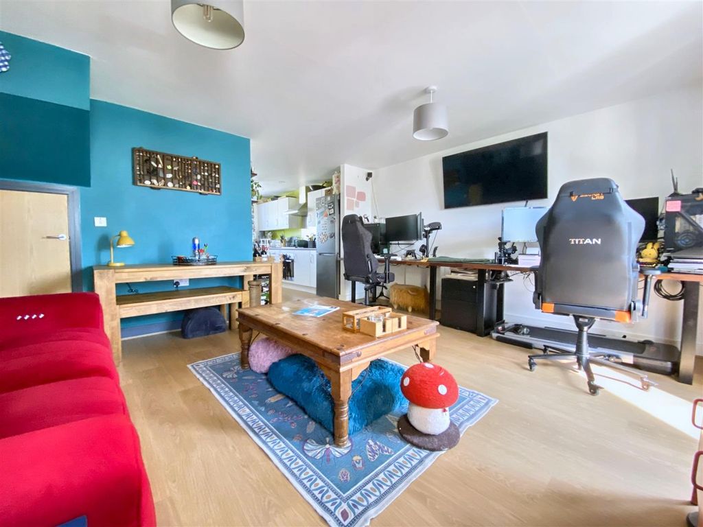 Property photo 3 of 21