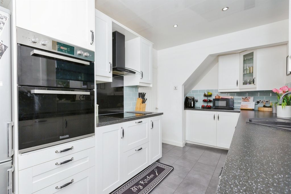 Property photo 3 of 17