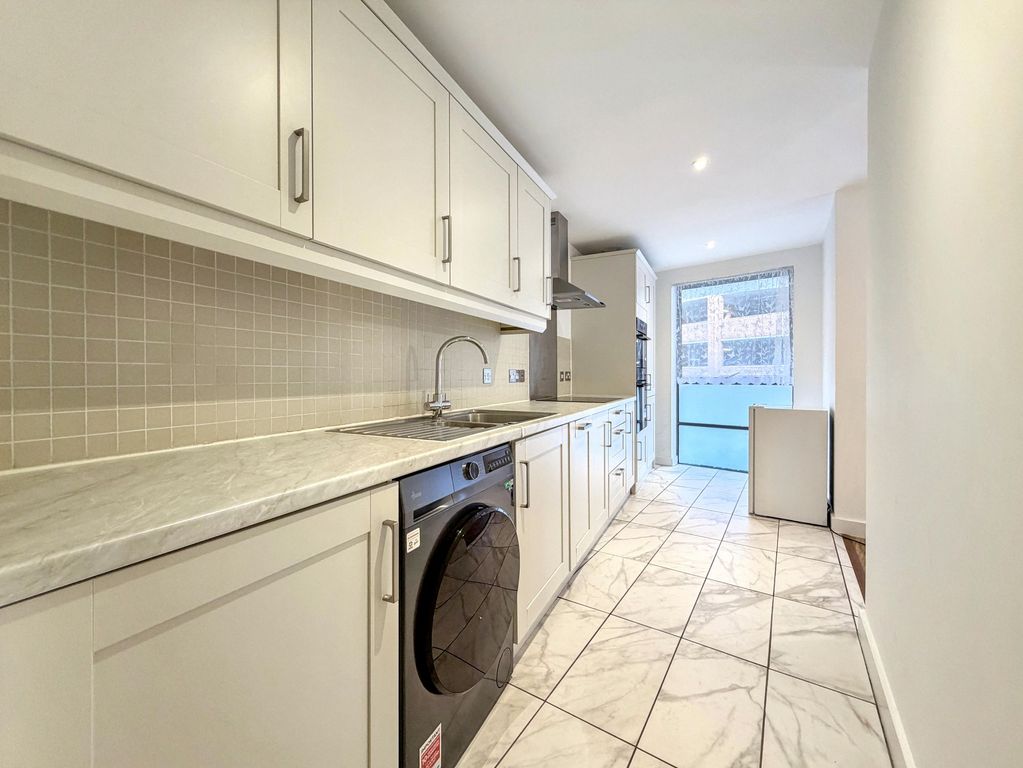 Property photo 2 of 14 Kitchen