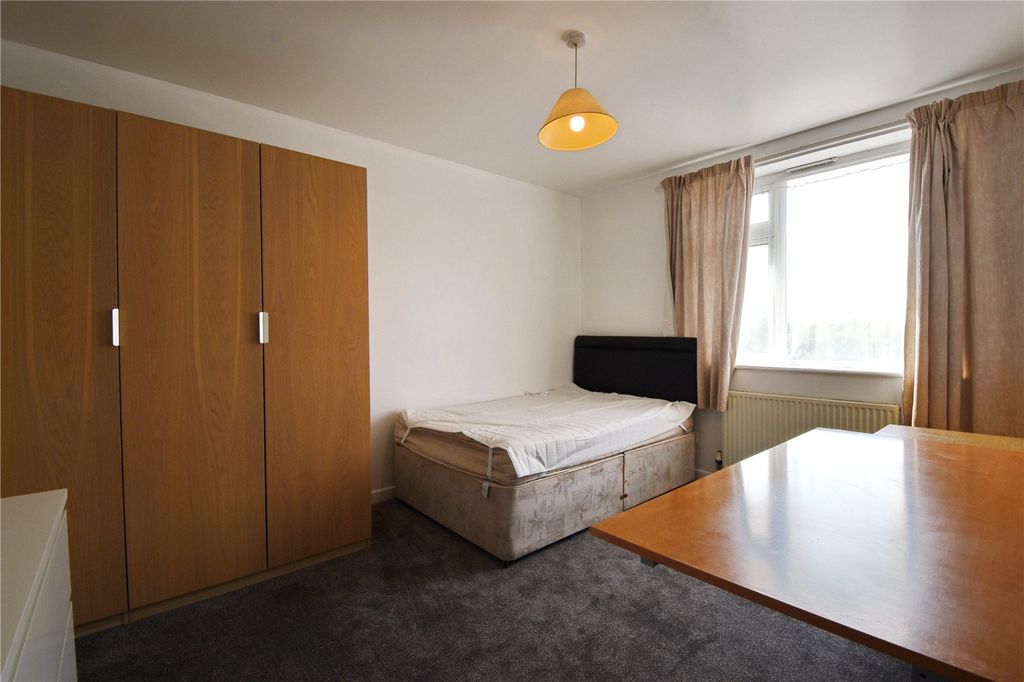 Property photo 3 of 8 Picture No. 01