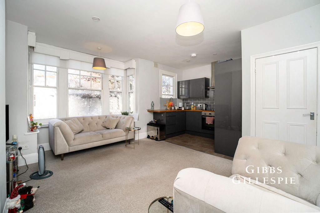 Property photo 2 of 10 Photo