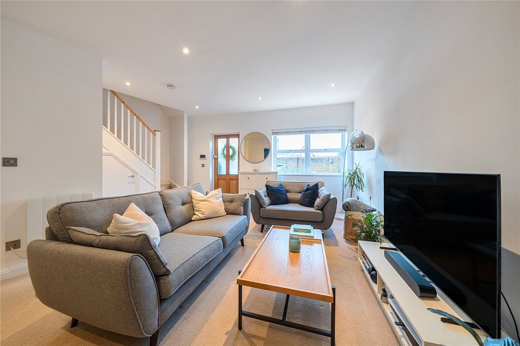 Property photo 2 of 14 Picture No. 11