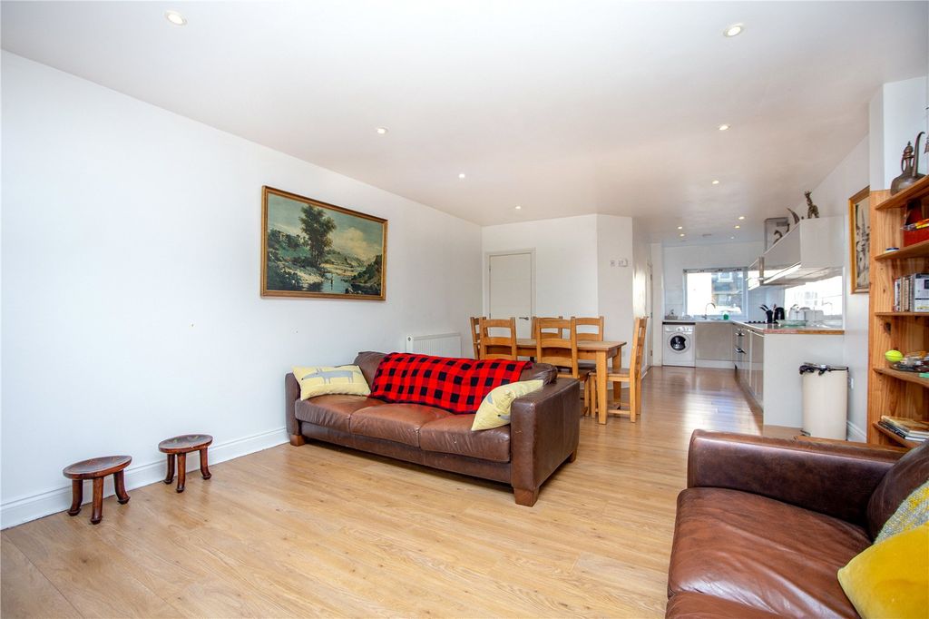 Property photo 3 of 16 Picture No. 10