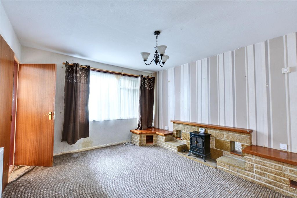 Property photo 2 of 21 Lounge.Jpeg