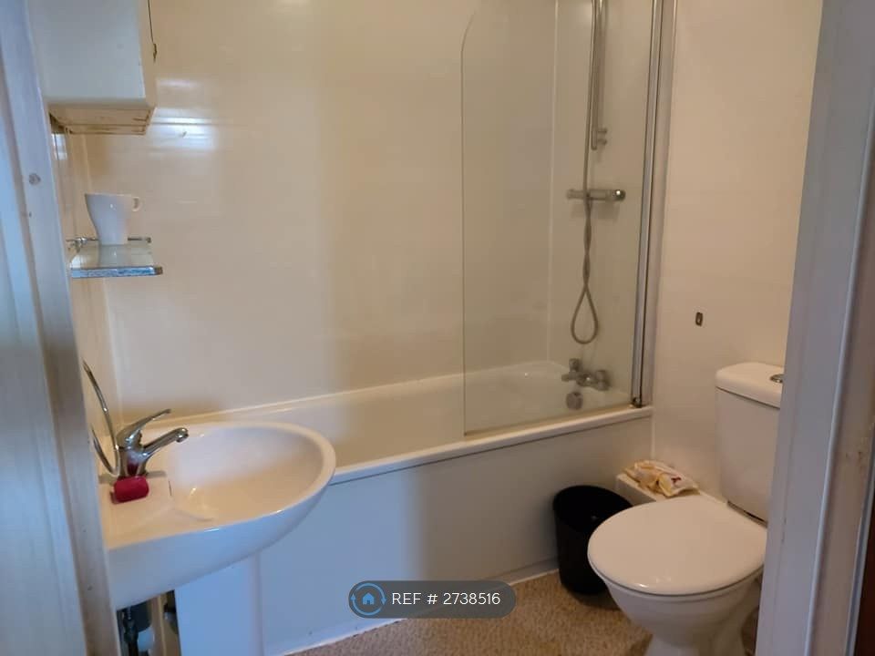 Property photo 3 of 15 Bathroom