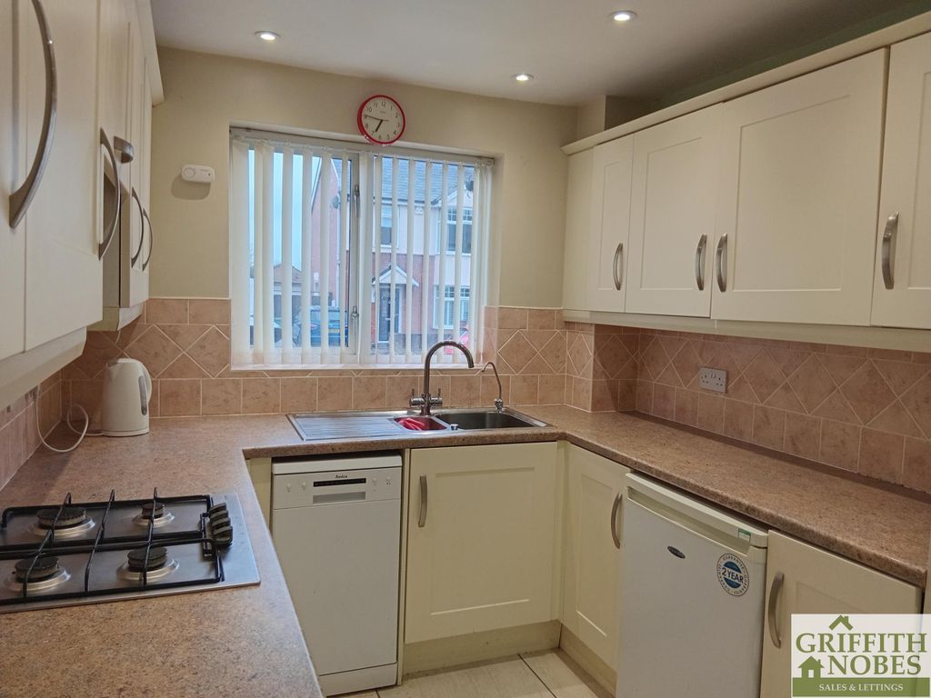 Property photo 2 of 12 Kitchen 2