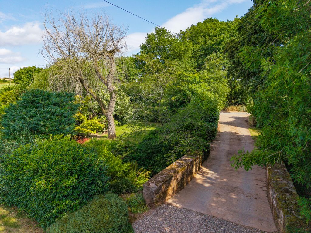 Property photo 2 of 36